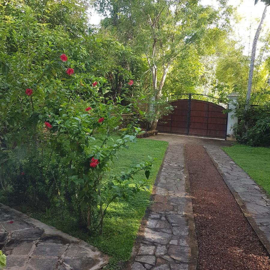 Siriniwasa Luxury Villa With Private Pool Induruwa Exterior foto